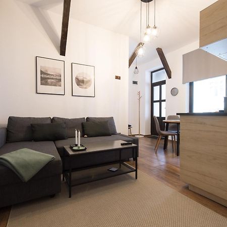 Lovely Brasov Flat With Patio And Mountain Views Exterior photo