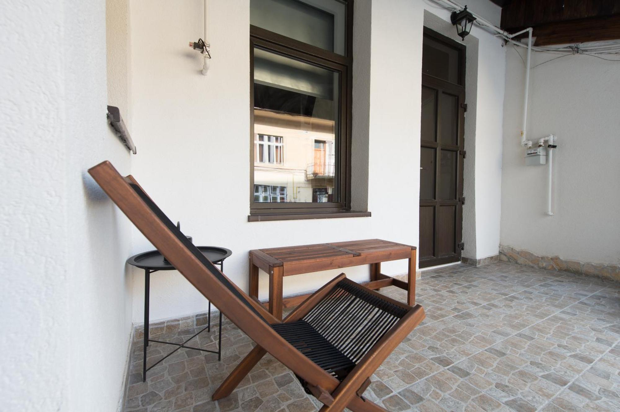 Lovely Brasov Flat With Patio And Mountain Views Exterior photo
