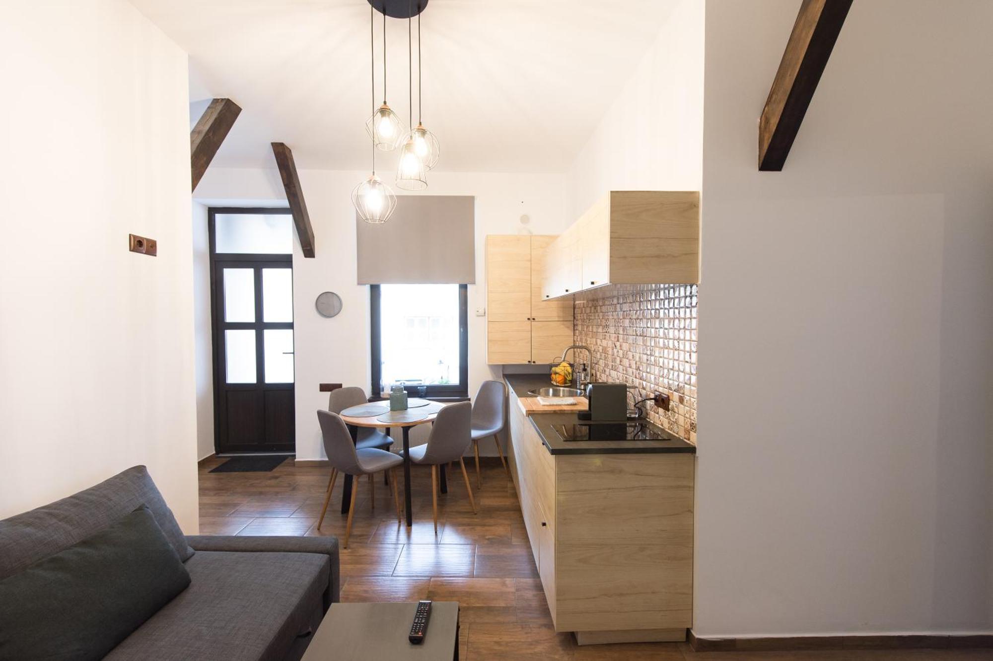 Lovely Brasov Flat With Patio And Mountain Views Exterior photo