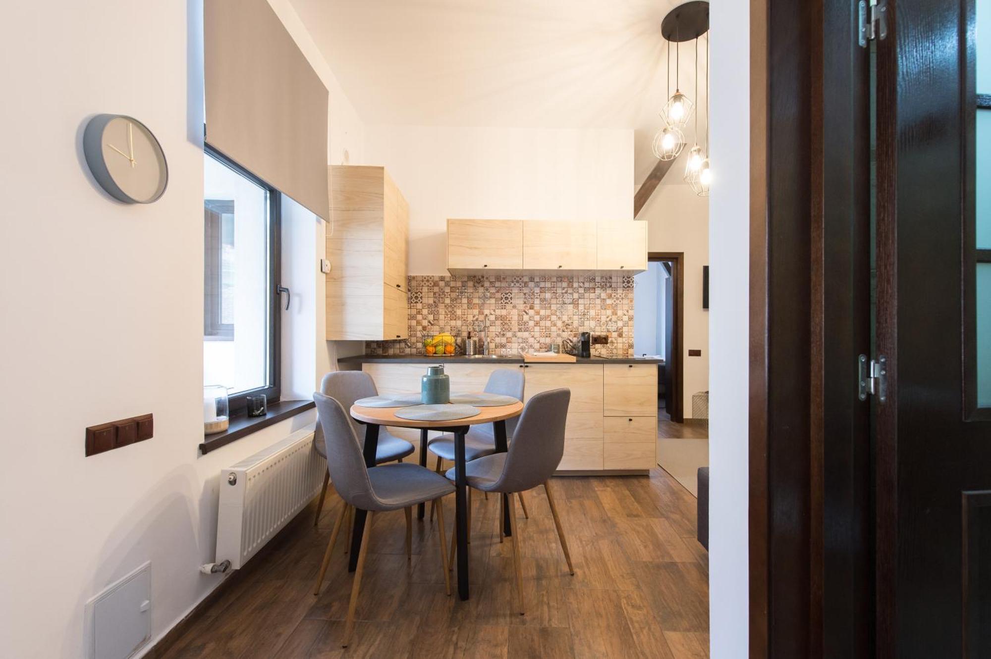 Lovely Brasov Flat With Patio And Mountain Views Exterior photo