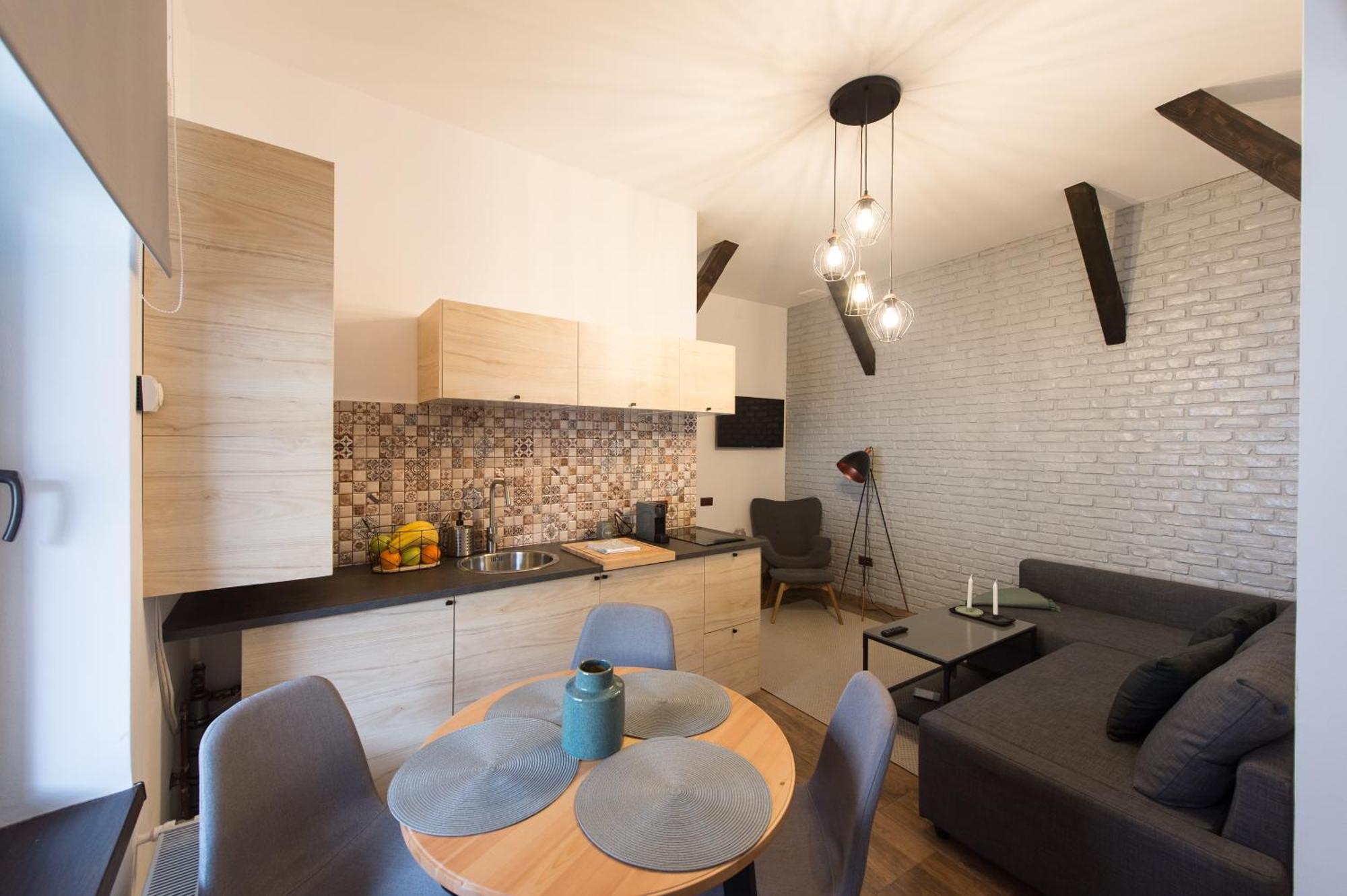 Lovely Brasov Flat With Patio And Mountain Views Exterior photo