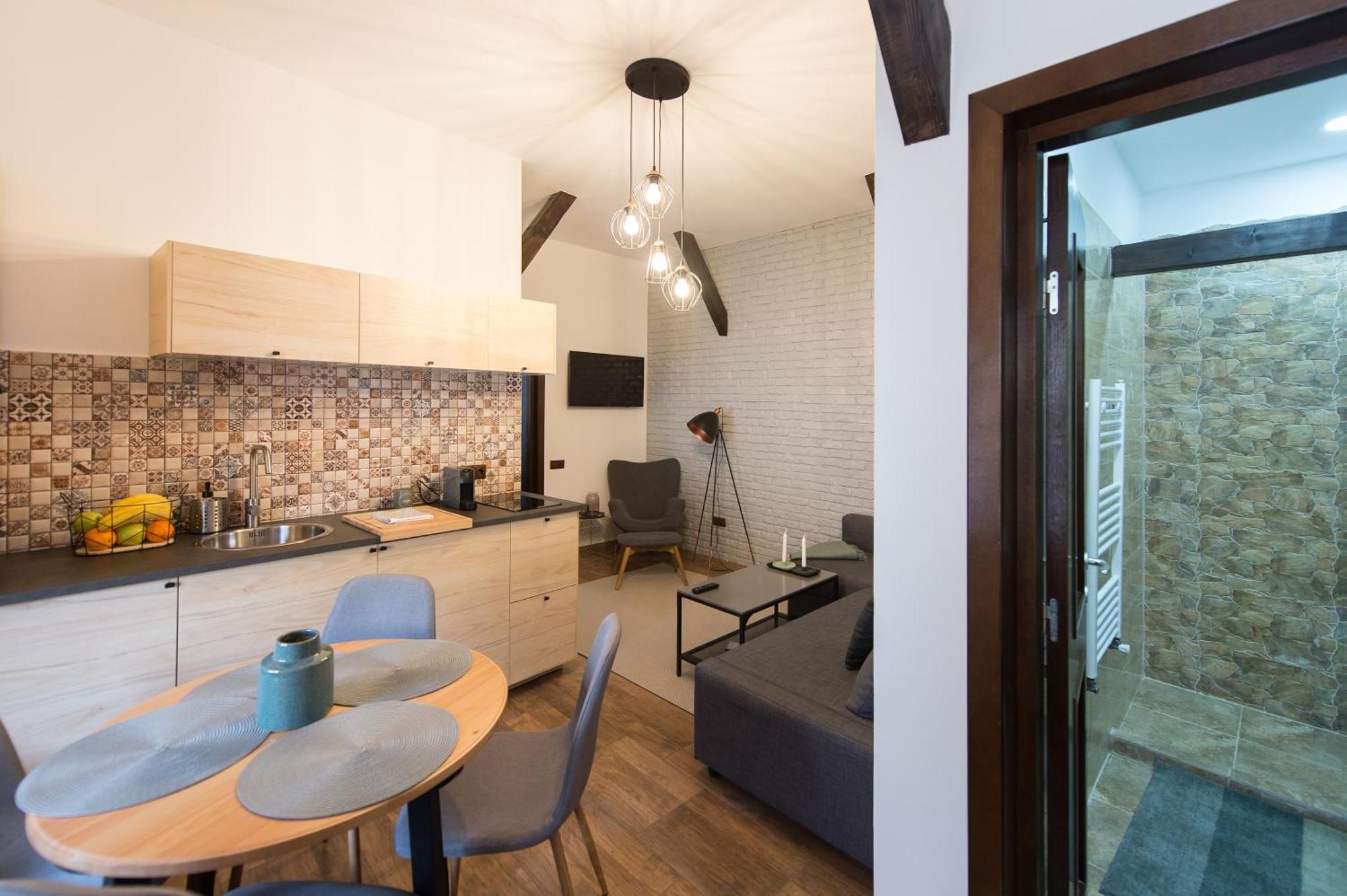 Lovely Brasov Flat With Patio And Mountain Views Exterior photo