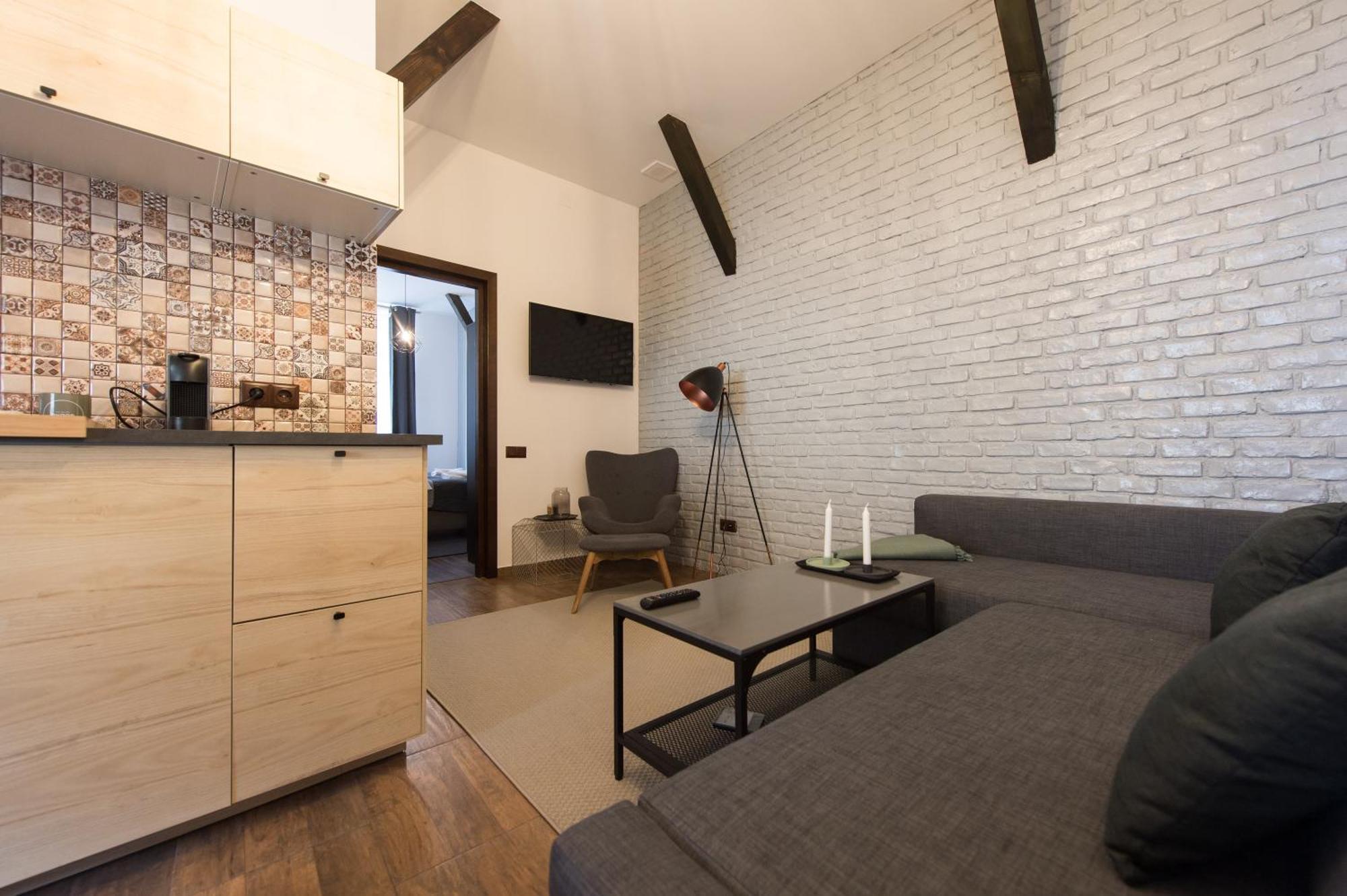Lovely Brasov Flat With Patio And Mountain Views Exterior photo